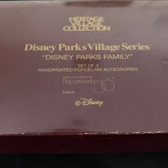 Dept. 56, Disney Parks Family, Set of 3 figurines - Picture 8 of 9